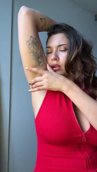 Big Tits Girl Gets Self-indulged with Her Armpits