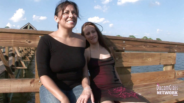 Dream Girls: Dua awek Latina twerking bogel