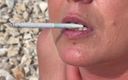 Aqua Pola: Fumer des cigarettes sur la plage jour après jour et...