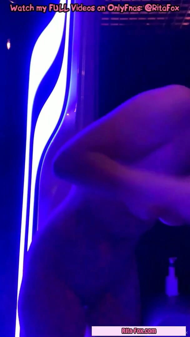 SugarNadya: Striptease and masturbation in the solarium sunbathe, come with me?