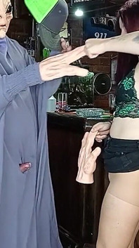 Bulaşık azgın uzaylı uzaydan yeni çıktı