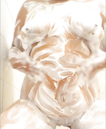 NastyNymphoMilf: Urmărește-mă cum îmi ejaculez corpul la duș