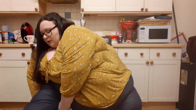 SSBBWLadyBrads: SSBBW setzte messungen zoll riesig