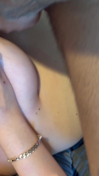 Lucky Hookup šuká moje prsa a pokrývá moje prsa v jeho mrdce