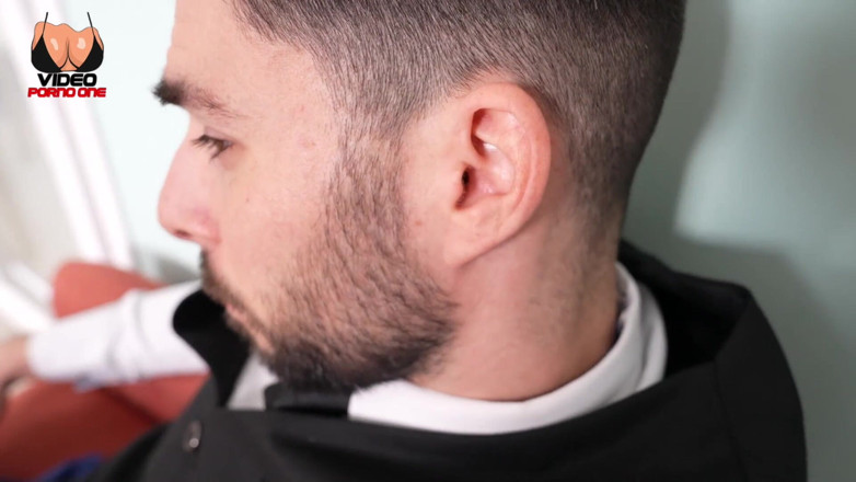 Video Porno One: Velká prsa, velký zadek pro tuhle velkou couru, která miluje šukání!