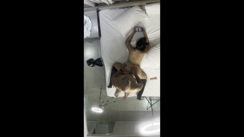 Lidi Ferrari: Задница девушки с большими попками полна вкусной спермы брюнетки.