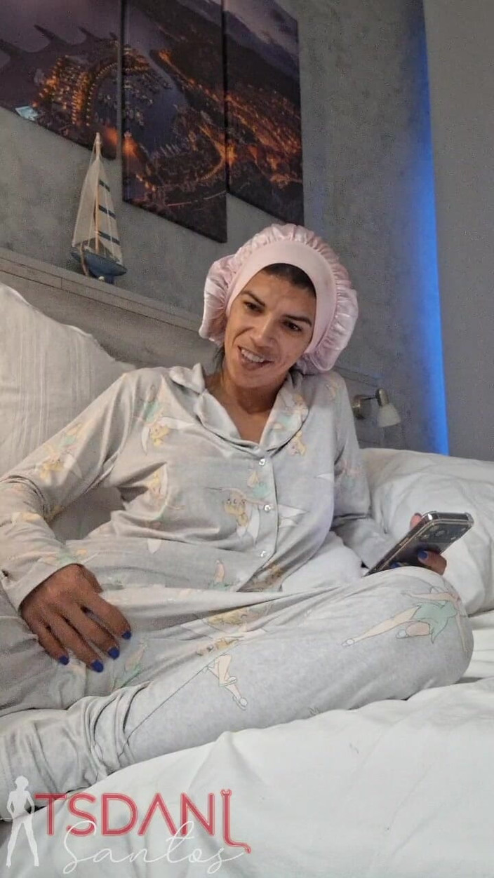 Tsdanisantos1: Em Casa De Boa Travesti Mostrando Seu Pau