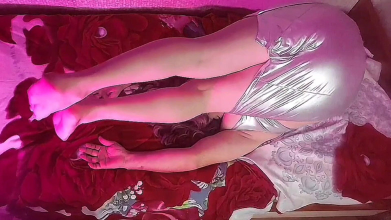 Kitty_Cross: Hravý Femboy tě svádí nezbednými malými pohledy