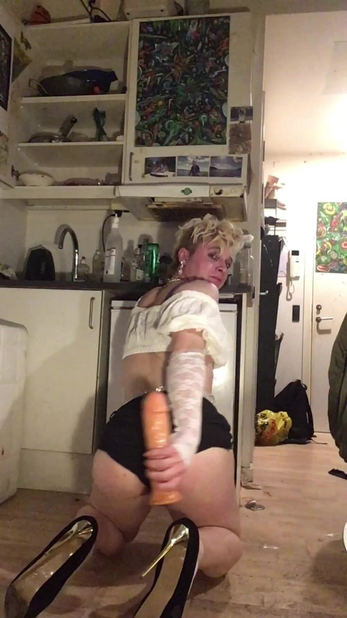 Sissy Cindy Slut: Pederastă Jes Brinch Hotpants