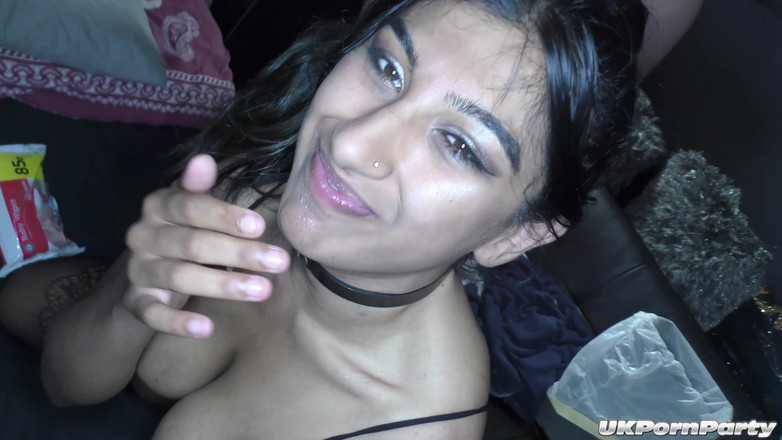 Gangbang team: Lustvolle spermaschlampen gigi und desi haben einen Blast_1