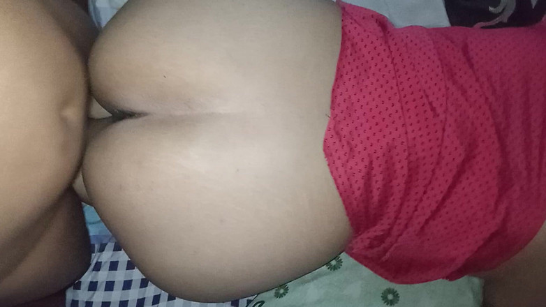 Eatrella j: Dotado fode jovem inocente enquanto assiste tik tok