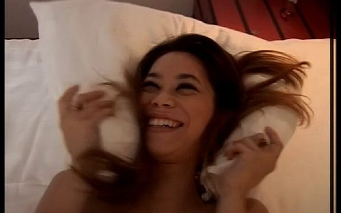 Videorama: Sexuální hry se dvěma teenagery v hotelovém pokoji