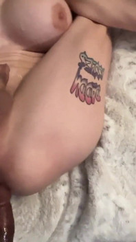 Mega tit Barbi Trans Cumsluts Otwiera się szeroko dla BBC stepdaddy's