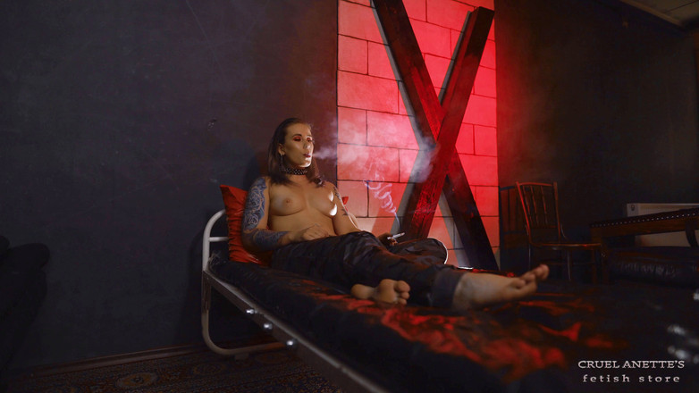 Cruel Anettes fetish world: Últimos cigarros
