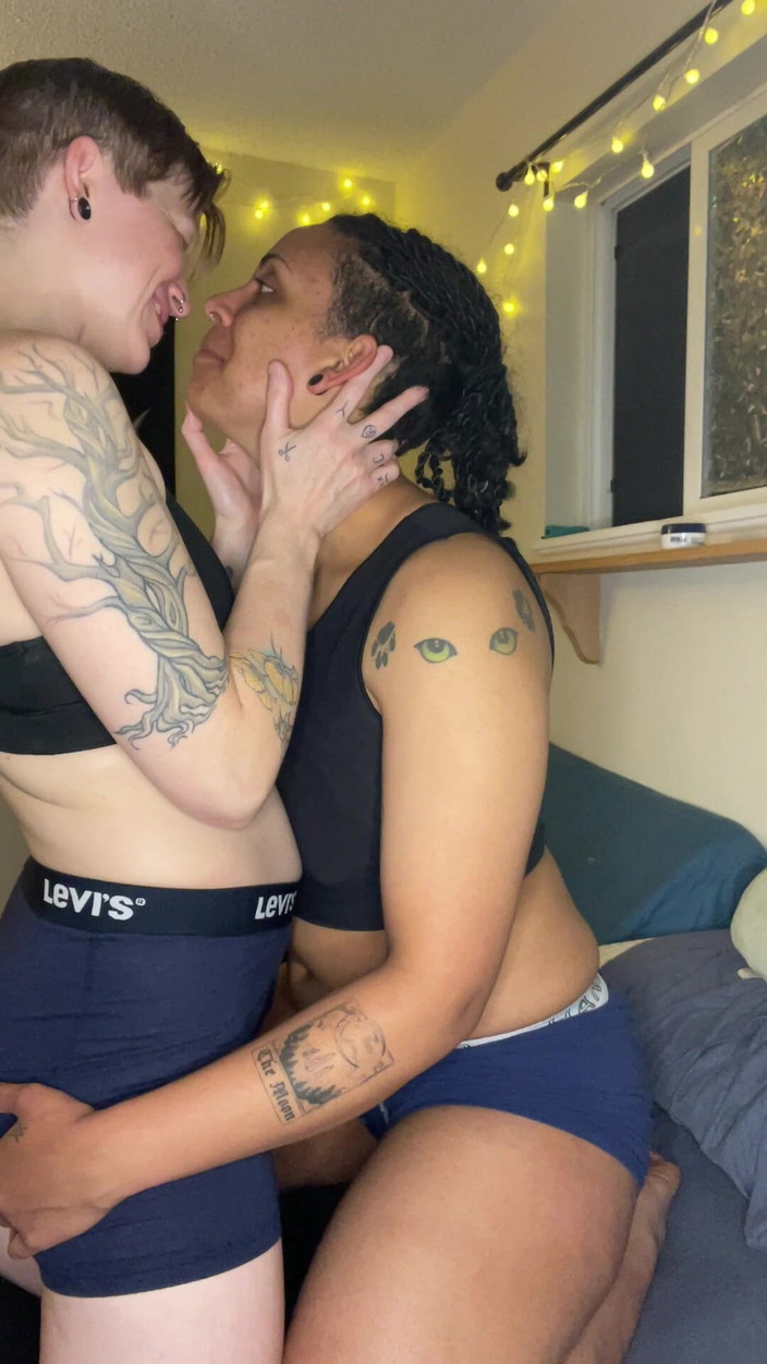 EnbyDykes: 열정적이고 로맨틱한 찐 레즈