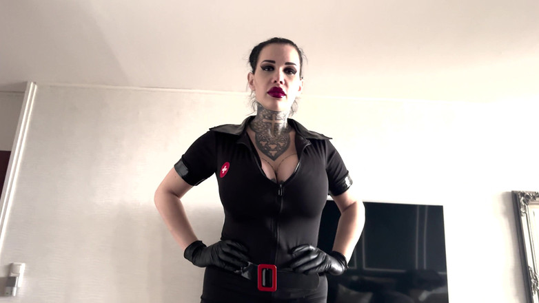 MissAlessaMilano: L'infermiera di luna luna park può essere sexy