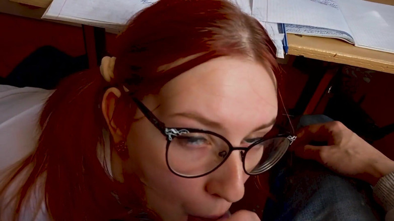SweetAndFlow: Un compagno di classe ha succhiato un cazzo sotto la...