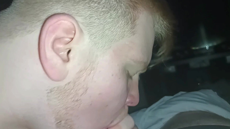 PupFluffy: 격렬한 펠라와 정액 발사