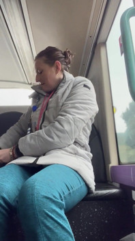Bare Boobies sebagai Pengocok Bus! Aku lagi asik mainin toket aduhaiku yang aduhai sampai aku kepergok!
