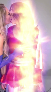 Superheroine lucy foxx didominasi sama penjahat harper hill