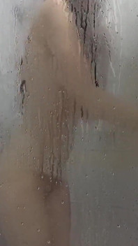 He Fucks Her in the Shower, Delicious Sex with an 18-year-old Woman While She Bathes