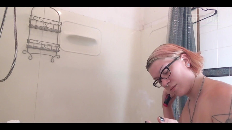 FondaDix: Candid Post-shower Smoke