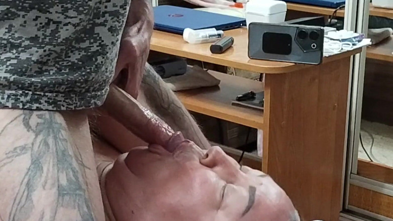 Zona901: Aku ngocok kontolku supaya ibu mertuaku dicrot sperma hangat