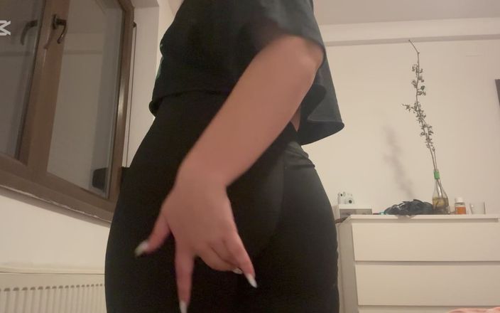 NipsAndStrips: Pruttar i mina tajta yogabyxor