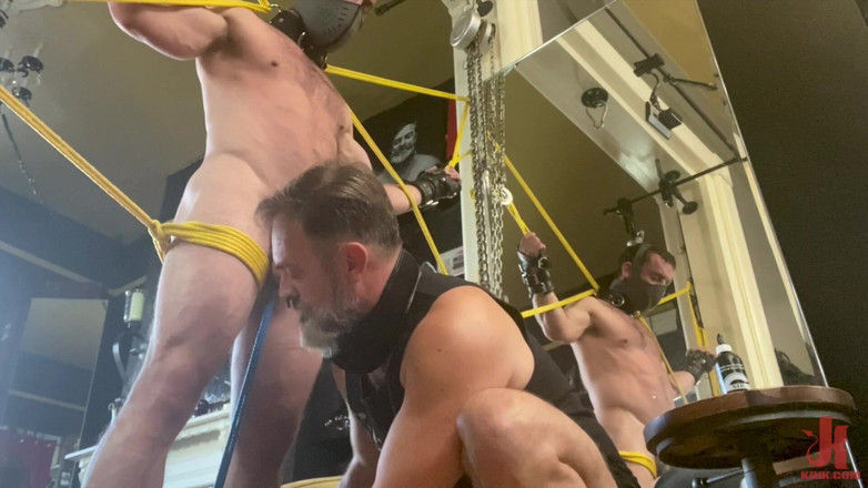 Kinky Bites Gay: Ordenhando Mike Gaite