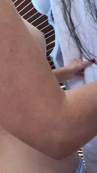 Sexo arriesgado en la playa en una cabina cambiante Hemos sido atrapados