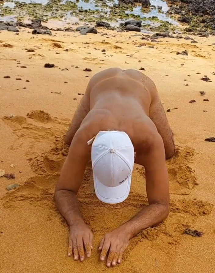 Ladysilvas: Naakte Ladysilva op het strand pronkt met haar hete kont...