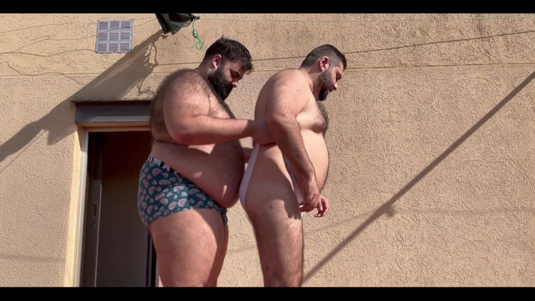 The Mencey: Mă joc cu lenjeria intimă a fratelui meu vitreg