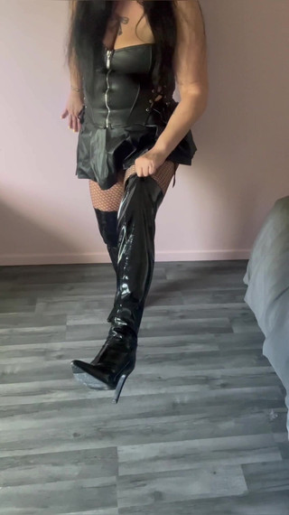 Maitresse Clara: JOI untuk Pemuja Kulit dan Lateks