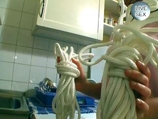 German's Fetish: Curvilínea gata da Alemanha foi amarrada e dedada