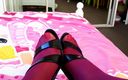Dani Leg: Curvilíneas pernas de Femboy Dani em meia-calça colorida são tão...