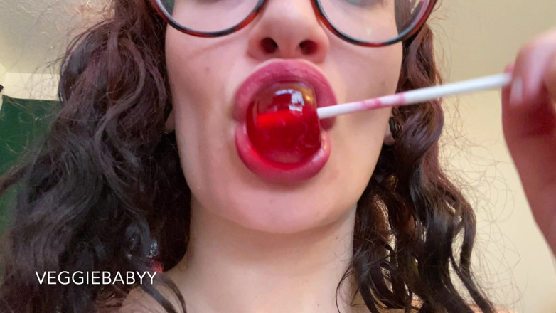 Veggiebabyy: 4K up-close Lollipop Oral Fixation