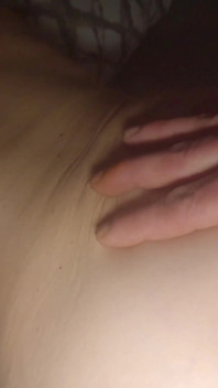Sexy macecha s velkým zadkem ošukaná zezadu až do creampie. Domácí sex