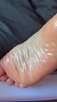 Komm auf sexy geölte sohlen nahaufnahme, echter amateur footfetis pOV