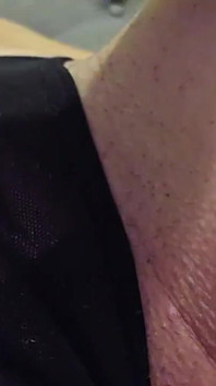 Seksi Orta Yaşlı Seksi Kadın Vibratör Yardımıyla Külotun Içinden Klitoris Orgazmı..