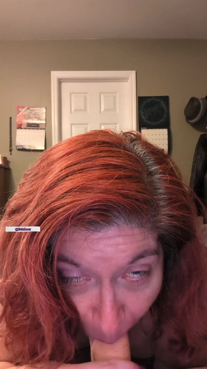 Elianna: 老熟女需要你的精液