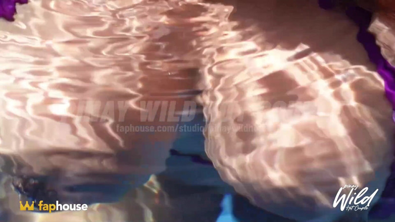 PinayWildHotCouple: Pinay curtindo suas férias de verão na piscina enquanto mostra...