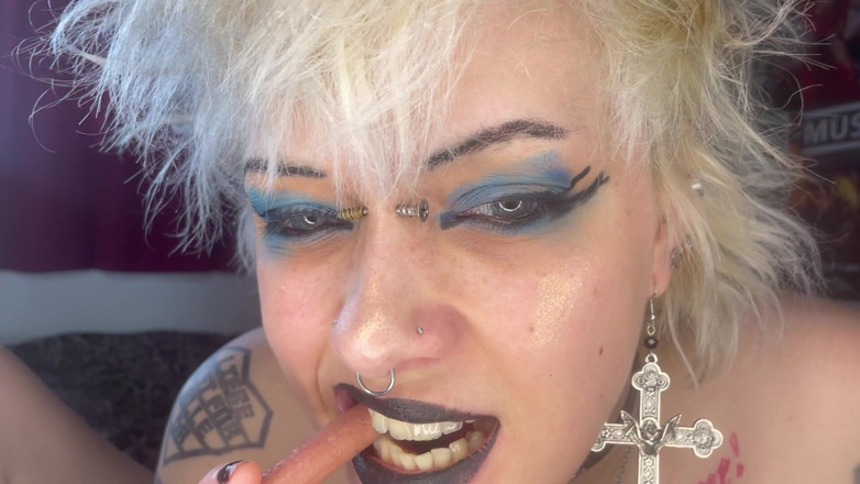 Glitterqueen1999: Stiefschwester beißt deinen kleinen schwanz bei und isst es penektomie