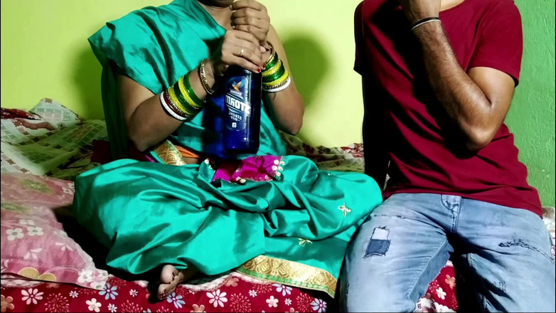 FireeCouple: Padosh wali bhojayi ko pilakar choda - ngentot sama gadis tetangga