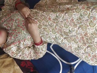 Pyaripooja22: 性感人妻的多汁阴户被她的姐夫独自在家时享用