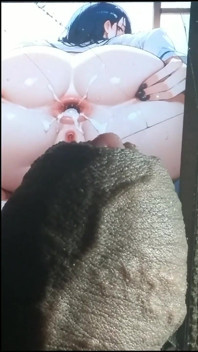 La ragazza si lascia rompere la coda