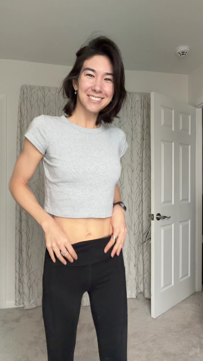 Ms_Emmy_Lynn: 오늘의 귀여운 키가 큰 마른 아시아 의상 스트립쇼