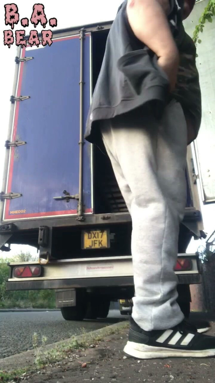 B A Bear: Fat Truck Driver Outdoor Wank