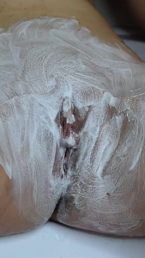 Shaving a Pussy with a Trimmer and a Razor! Closeup! (Amelia Queen) Shaving a Pussy with a Trimmer and a Razor! Closeup! (Amelia Queen)