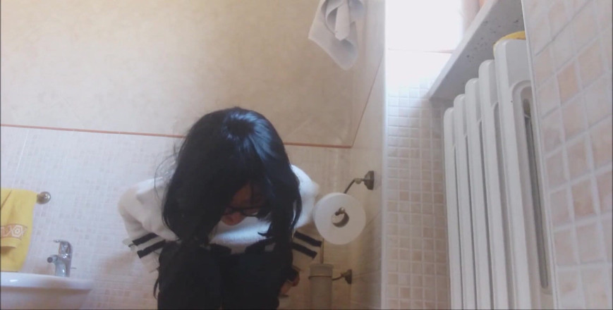 savannahamatoriale: The Cherleader Loves to Provoke Your Erection with Her Pee