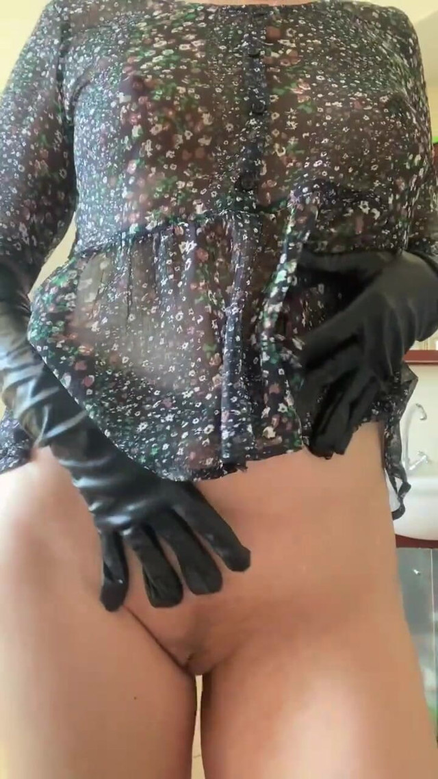 Hottest MILF Striptease. Mary Wolfienstern (Mary Wolfienstern)